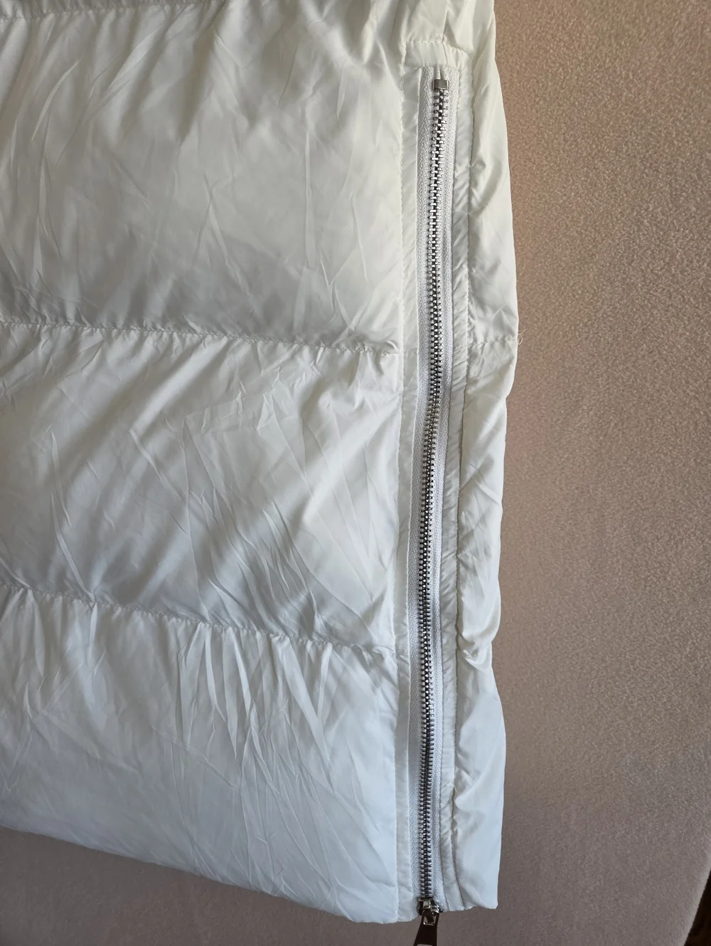 Avilego Long Puffer Sleeveles White Jacket Size L Nwt